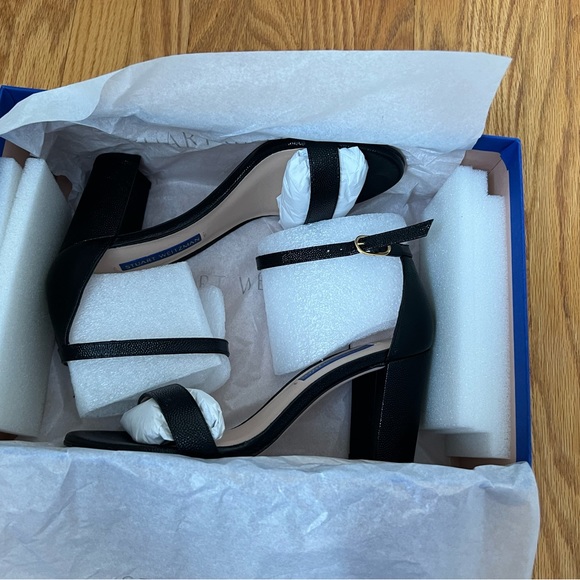 Stuart Weitzman Nearly Nude Heels. - Picture 5 of 7